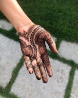 ਸਾਵਣ ਦੇ ਮਹੀਨੇ ਵਿੱਚ ਹੱਥਾਂ ‘ਤੇ ਮਹਿੰਦੀ ਦੇ ਇਨ੍ਹਾਂ ਲੇਟੈਸਟ ਡਿਜ਼ਾਈਨਸ ਨੂੰ ਲਾਗੂ ਕਰੋ