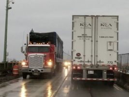 Vaccine mandatory for truckers crossing into Canada from US