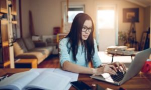 1 in 3 Canadians willing to switch jobs to keep working from home: Survey