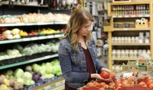 Canadian families will have to spend $1,065 for groceries in 2023