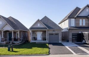 Canada bans foreigners from buying residential properties