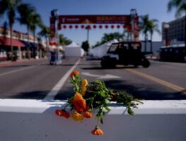 At least 10 people killed, gunman dead in US mass shooting