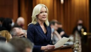 Former Interim Conservative Party leader Candice Bergen steps down as MP