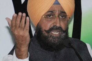 Bajwa slams AAP for teachers manhandling by police 