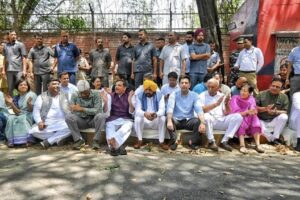 Excise policy: Arvind Kejriwal appears before CBI office; AAP leaders, workers stage protest