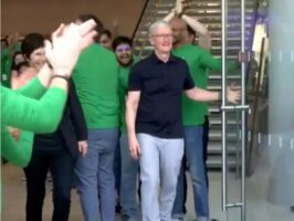 Apple CEO Tim Cook opens India’s first Apple store in Mumbai
